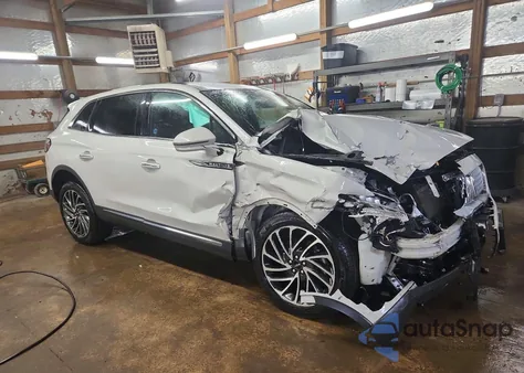 2019 Lincoln Nautilus Reserve z USA, uszkodzony, nr VIN 2LMPJ8L96KBL35995